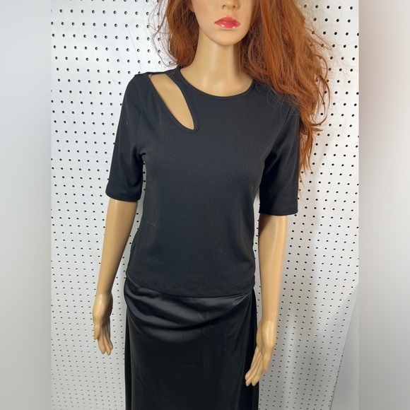 FOUNDIST Shore Cut Out Detail Knit Top Black Large - Picture 1 of 6